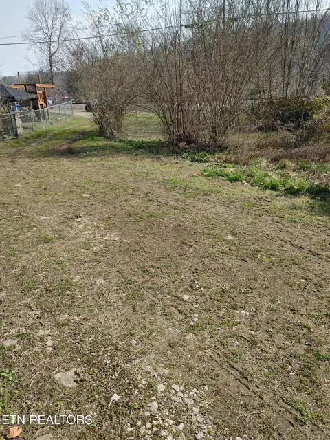 Exterior - 1 Hill Dr, Baxter, KY 40806 photo 5 of 9