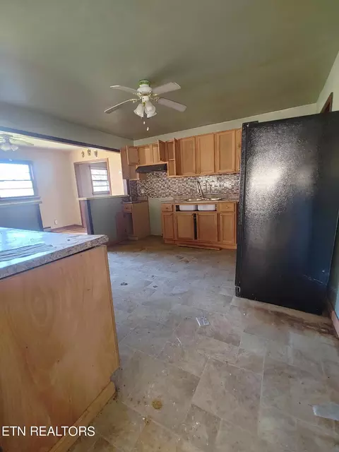 Kitchen - 1 Hill Dr, Baxter, KY 40806 photo 2 of 4
