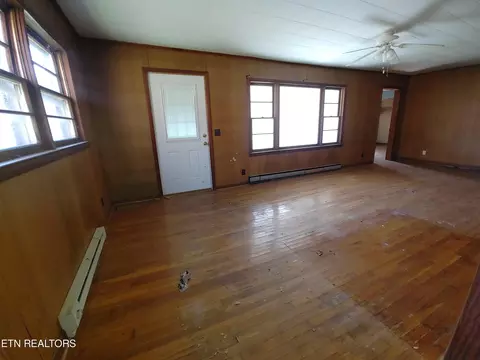 Living - 1 Hill Dr, Baxter, KY 40806 photo 2 of 5