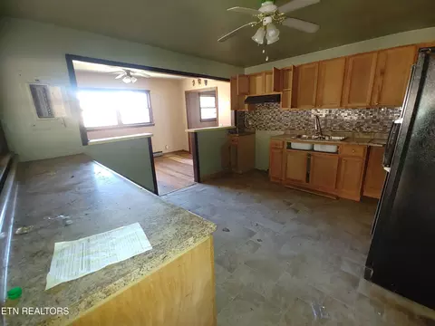 Kitchen - 1 Hill Dr, Baxter, KY 40806 photo 4 of 4