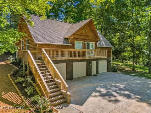 126 Cedar Pointe Ln, Maryville, TN 37801