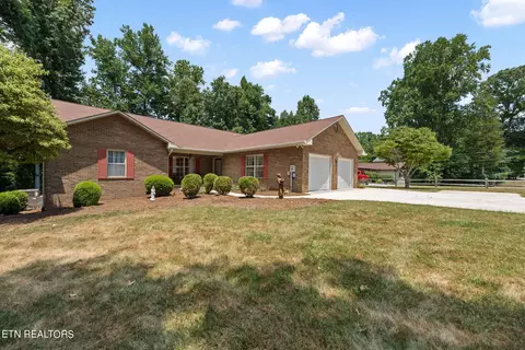 104 W Melbourne Rd, Oak Ridge, TN 37830