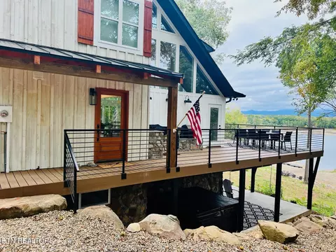 825 Plainview Dr, Dandridge, TN 37725