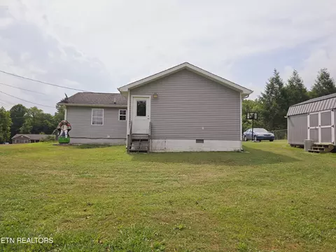 Exterior - 1249 Sandcut Rd, Oneida, TN 37841 photo 4 of 5