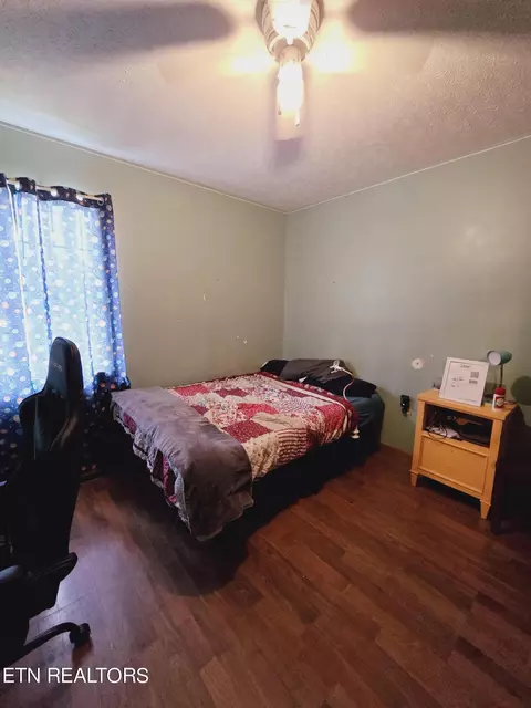 Bedroom - 1249 Sandcut Rd, Oneida, TN 37841 photo 3 of 9
