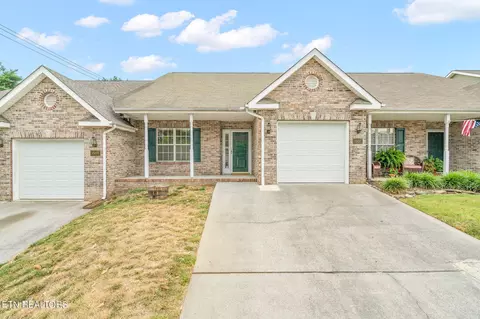 1507 Emerald Pointe Ln, Knoxville, TN 37918