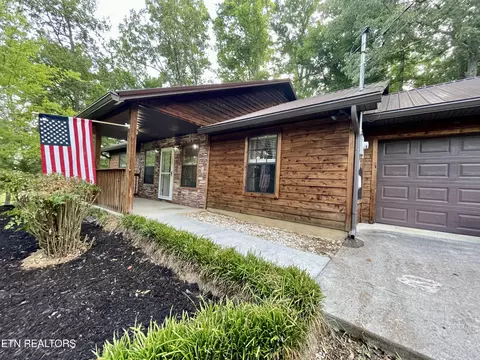 1353 Willow Creek Ln, Sevierville, TN 37876