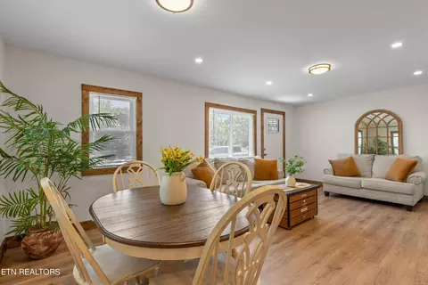 Dining - 8138 Harmon Rd, Powell, TN 37849 photo 3 of 3