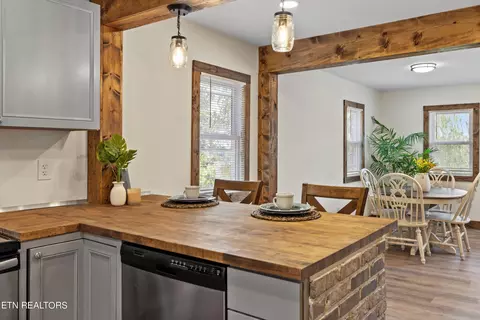 Kitchen - 8138 Harmon Rd, Powell, TN 37849 photo 8 of 9