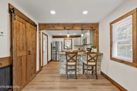 Entry Way - 8138 Harmon Rd, Powell, TN 37849 photo 2 of 2