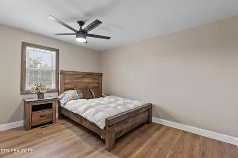 Bedroom - 8138 Harmon Rd, Powell, TN 37849 photo 3 of 6