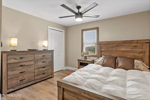 Bedroom - 8138 Harmon Rd, Powell, TN 37849 photo 4 of 6