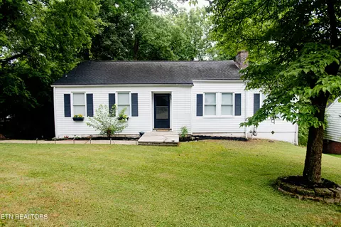 5618 Lake Shore Dr, Knoxville, TN 37920