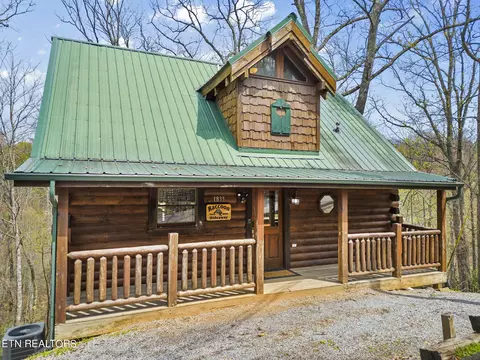 1833 Beach Front Dr, Sevierville, TN 37876