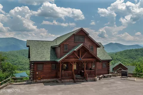 3059 Hickory Lodge Dr, Sevierville, TN 37862