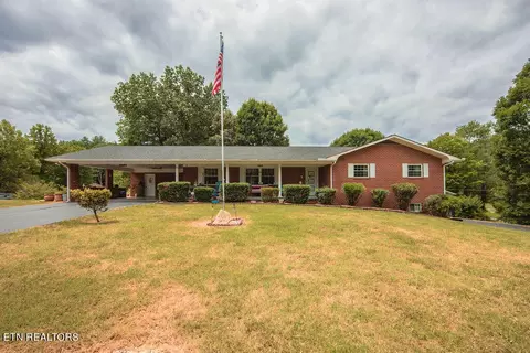 202 Poplar Ln, Oliver Springs, TN 37840