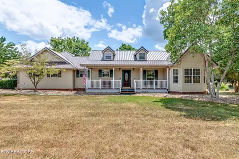 1370 Snappwood Dr, Sevierville, TN 37862