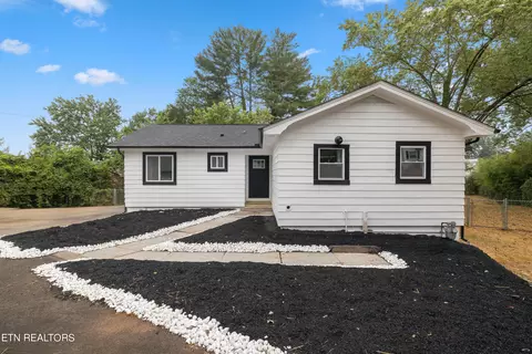 117 E Newkirk Ln, Oak Ridge, TN 37830