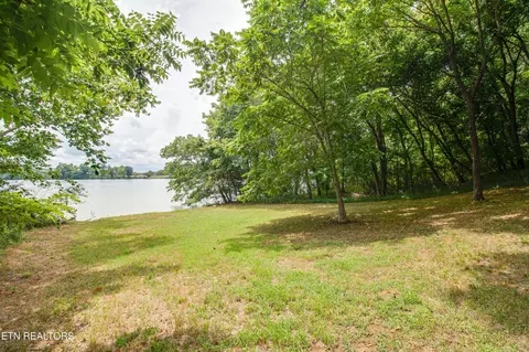 429 Valley Dr, Loudon, TN 37774