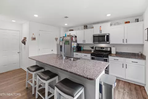 Kitchen - 857 Greene Meadow Dr, Talbott, TN 37877 photo 2 of 2
