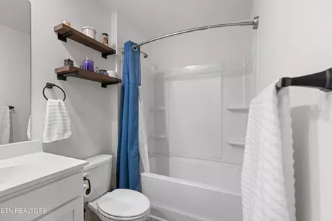 Bath - 857 Greene Meadow Dr, Talbott, TN 37877 photo 4 of 4