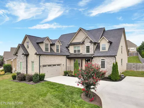 11945 Lakehurst Ln, Knoxville, TN 37934