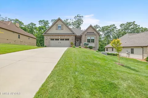 27 Oak Leaf Cir, Crossville, TN 38558