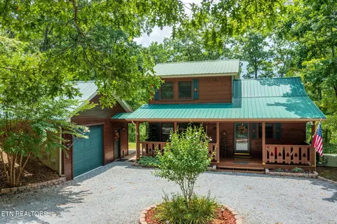 2015 Ridgecrest Loop Ln, Sevierville, TN 37876