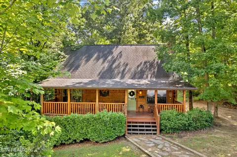 2758 Sawmill Branch Dr, Sevierville, TN 37862