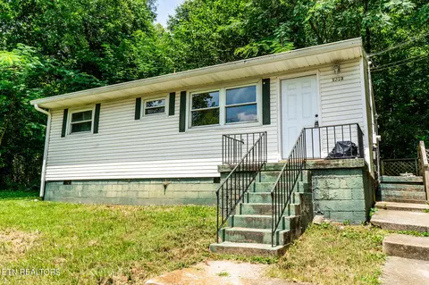 1513 Willoughby Rd, Knoxville, TN 37920