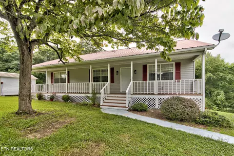 530 Mcdeerman Rd, Jacksboro, TN 37757