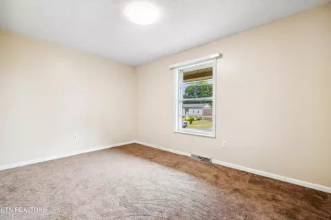 Bedroom - 556 Andrew Cir, Talbott, TN 37877 photo 4 of 5