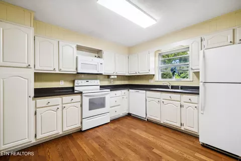 Kitchen - 556 Andrew Cir, Talbott, TN 37877 photo 1 of 2
