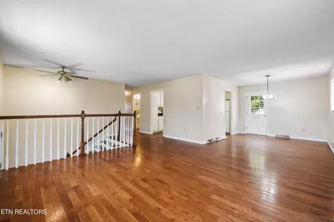 Living - 556 Andrew Cir, Talbott, TN 37877 photo 2 of 4