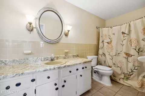 Bath - 556 Andrew Cir, Talbott, TN 37877 photo 1 of 2