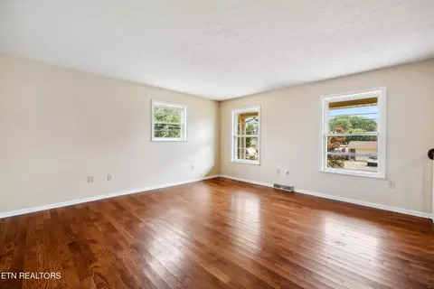 Living - 556 Andrew Cir, Talbott, TN 37877 photo 1 of 4