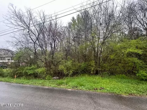 134 Sequoyah Hills Dr, Harriman, TN 37748