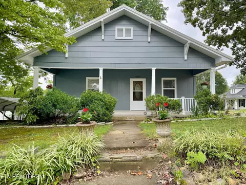 813 W 9th St, Etowah, TN 37331