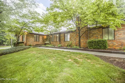 9001 Candlewood Dr, Knoxville, TN 37923