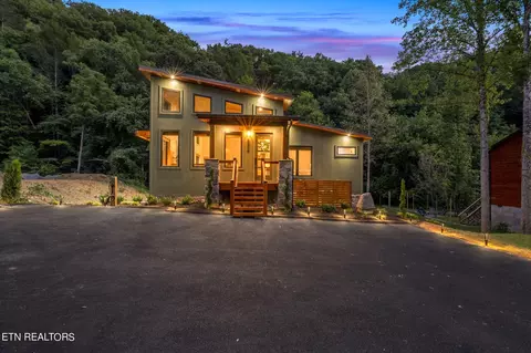 3219 Old Mountain Rd, Sevierville, TN 37876