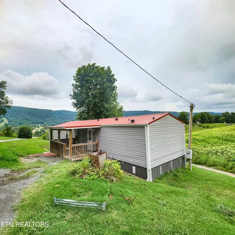 1010 Shirley Rd, Washburn, TN 37888