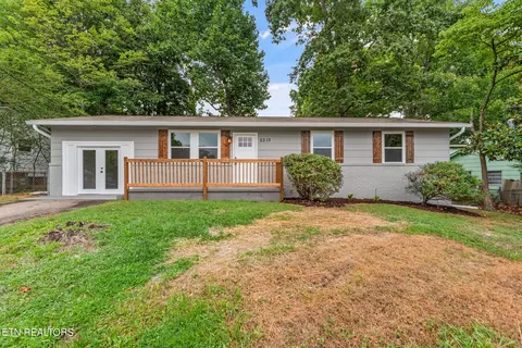 5313 Foxwood Rd, Knoxville, TN 37921