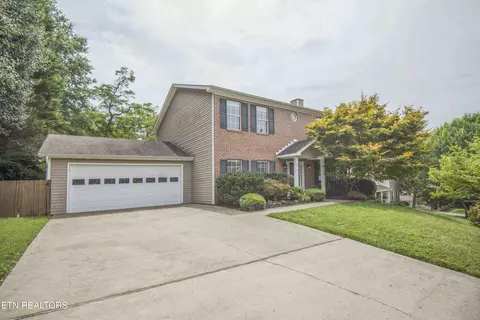 8040 Maple Run Ln, Knoxville, TN 37919