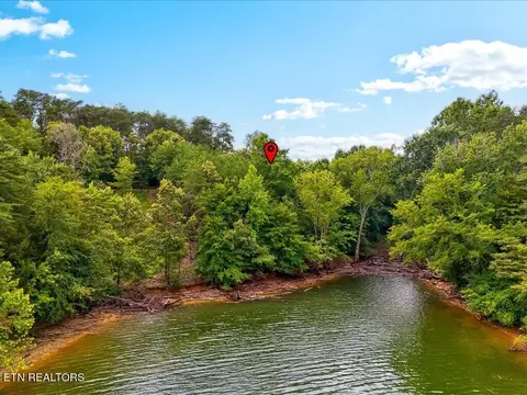 2005 Tahlequah Ln, Mooresburg, TN 37811