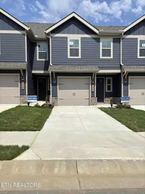 1462 Mountain Quail Cir, Maryville, TN 37801