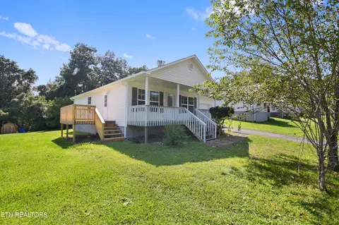 120 Regan Ln, La Follette, TN 37766