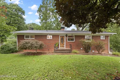 120 N Seneca Rd, Oak Ridge, TN 37830