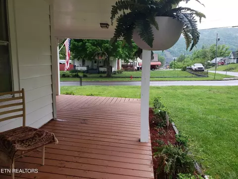242 N Willow Ave, Erwin, TN 37650 photo 5