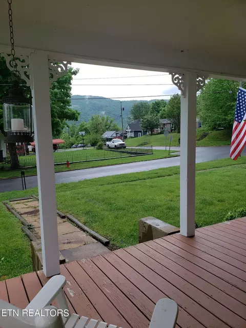 242 N Willow Ave, Erwin, TN 37650 photo 3