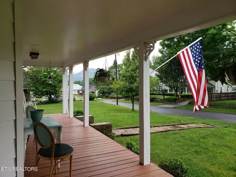 242 N Willow Ave, Erwin, TN 37650 photo 4